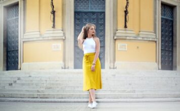 dziewczyna w żółtej spódnicy, wiosenna stylizacja