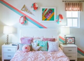 sypialnia nastolatki, łóżko, różowa narzuta, poduszki ozdobne