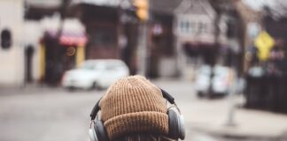 Słuchawki przewodowe vs. bezprzewodowe
