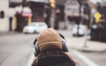 Słuchawki przewodowe vs. bezprzewodowe