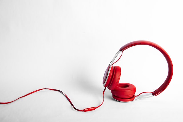 Jak dobrać słuchawki przewodowe do swojego sprzętu?