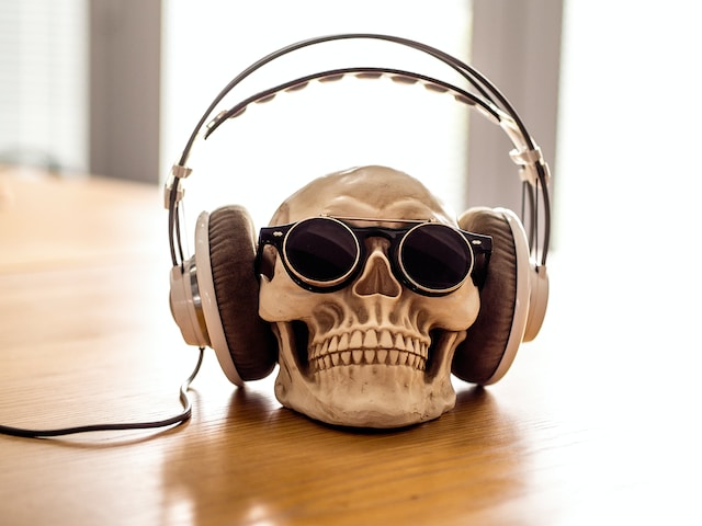 Słuchawki nauszne a zdrowie słuchu