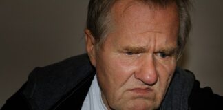 Jak szlifować stary lakier z drewna?