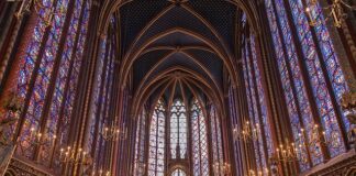 Jaki żyrandol do ciemnego pokoju?