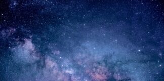 Jakie światło w nocy dla niemowlaka?