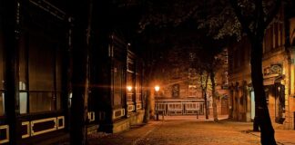 Jaką wysokość lampy w salonie?