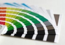 Jaka barwa światła do lampki na biurko? Jaka barwa światła do lampki na biurko?